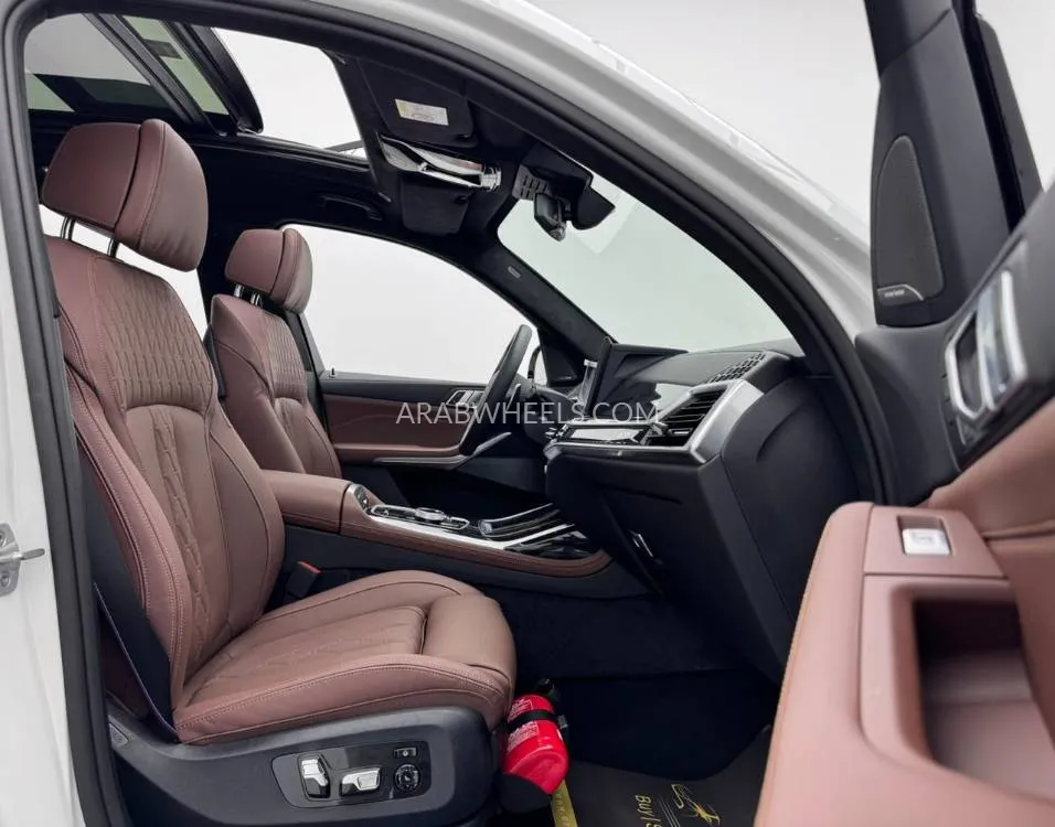 BMW X7 2025 for Sale in Dubai Image-12