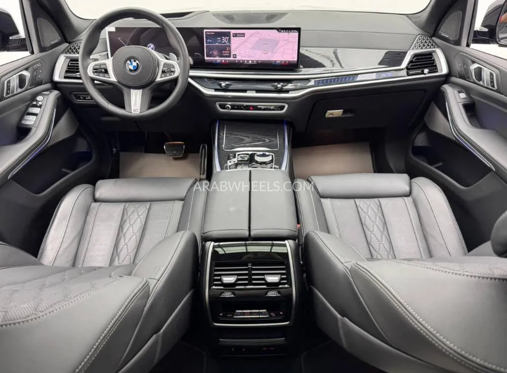 BMW X7 2025 for Sale in Dubai Image-7