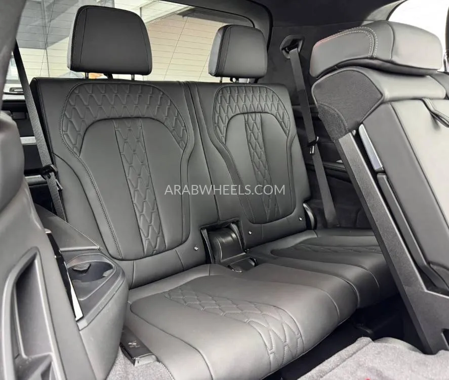 BMW X7 2025 for Sale in Dubai Image-17