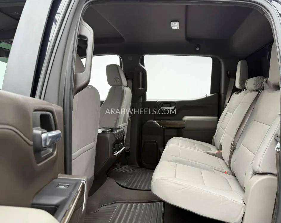 Chevrolet Silverado 2021 for Sale in Dubai Image-16