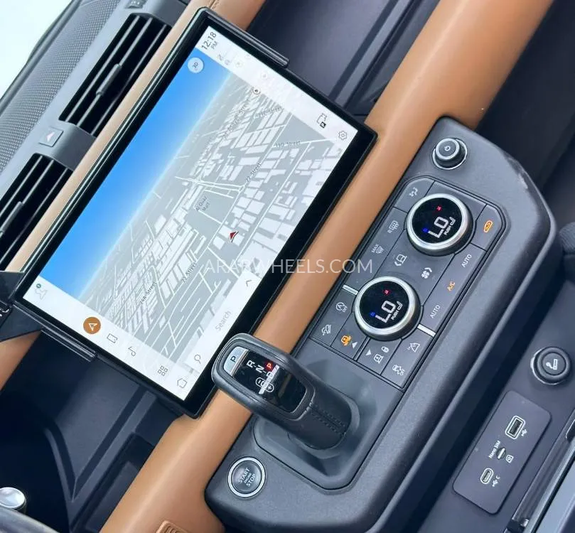 Land Rover Defender 2023 for Sale in Dubai Image-14