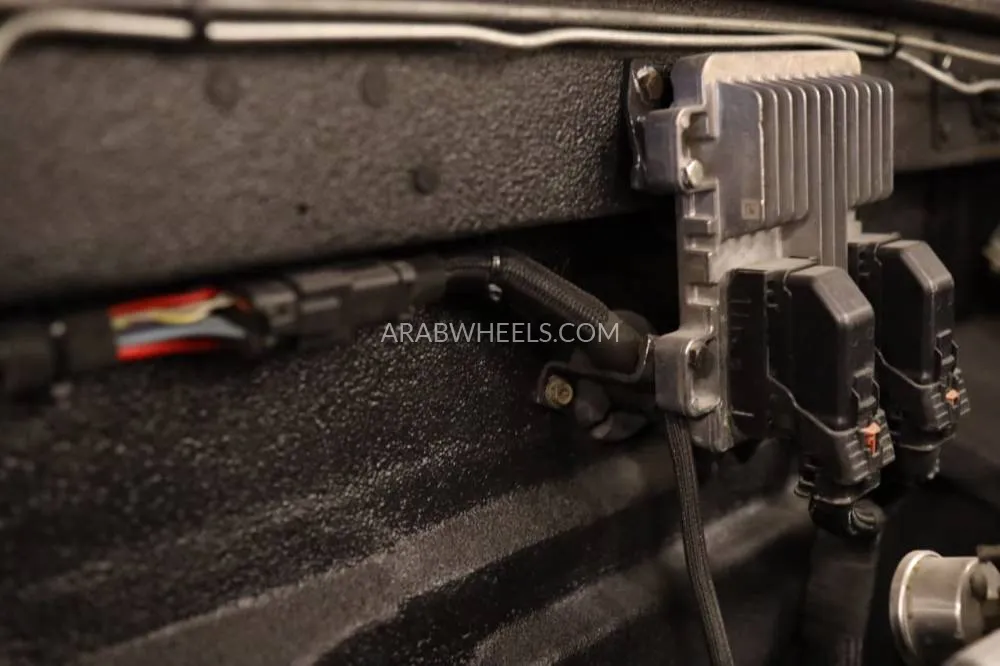 لاند روفر ديفندر 1988 for Sale in دبي Image-18