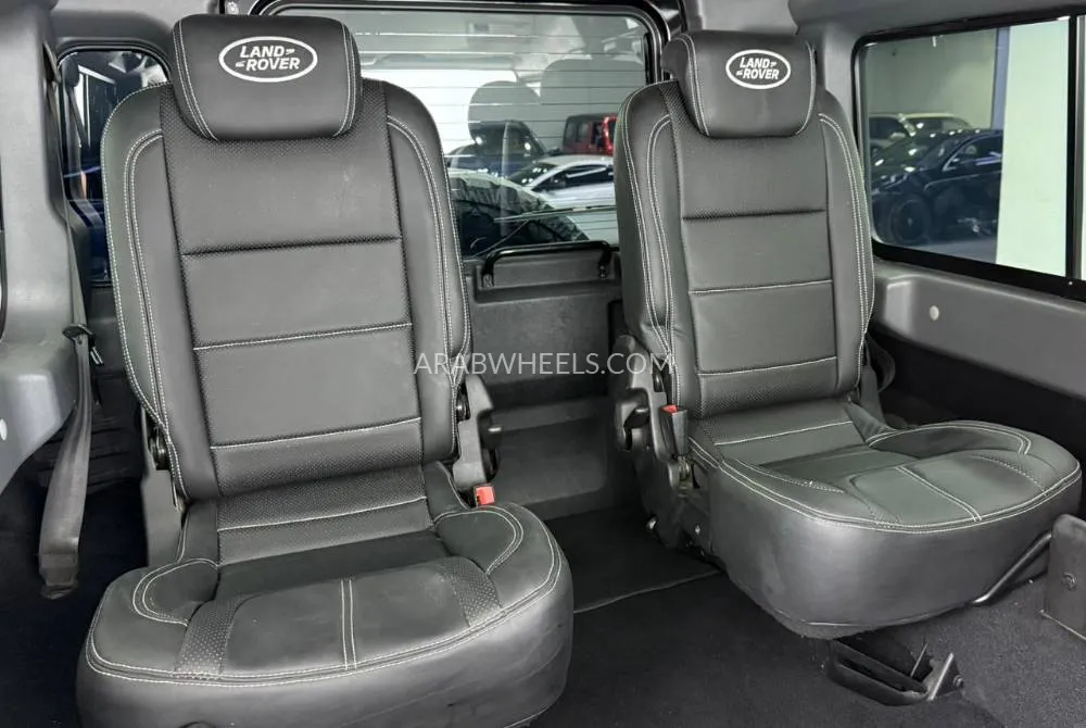 لاند روفر ديفندر 2010 for Sale in دبي Image-16