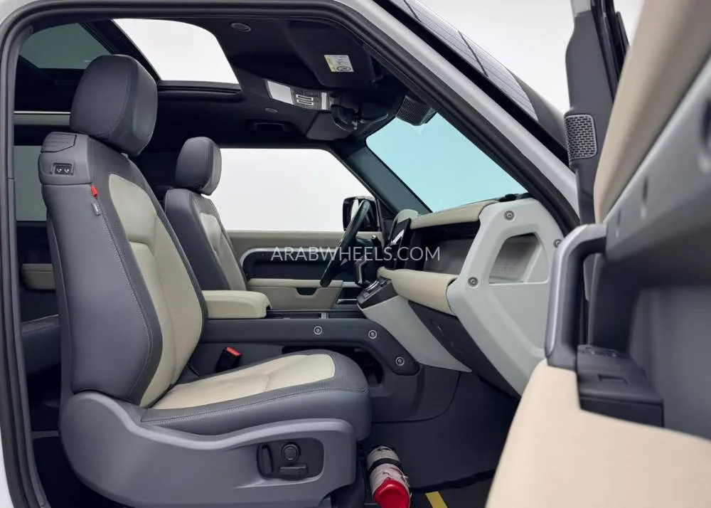 لاند روفر ديفندر 2023 for Sale in دبي Image-11
