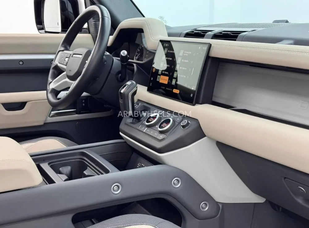 لاند روفر ديفندر 2023 for Sale in دبي Image-12