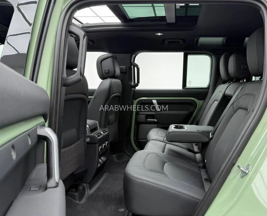 Land Rover Defender 2023 for Sale in Dubai Image-18