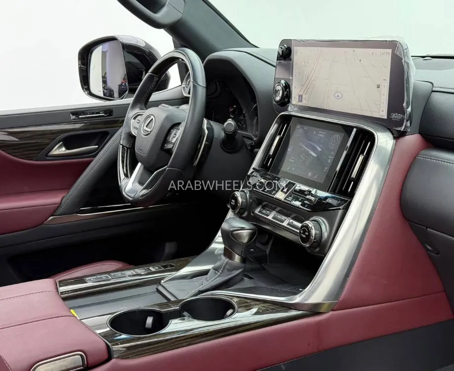 لكزس LX 2024 for Sale in دبي Image-12