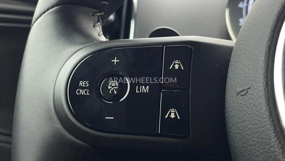 ميني كانتريمان 2023 for Sale in دبي Image-48