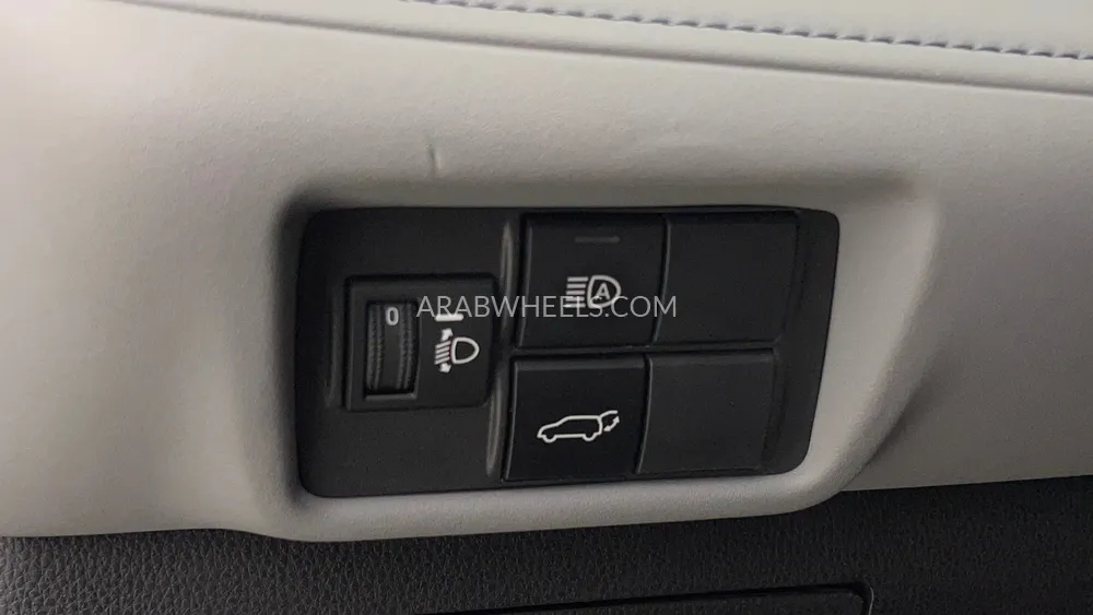 Toyota Highlander 2023 for Sale in Dubai Image-43
