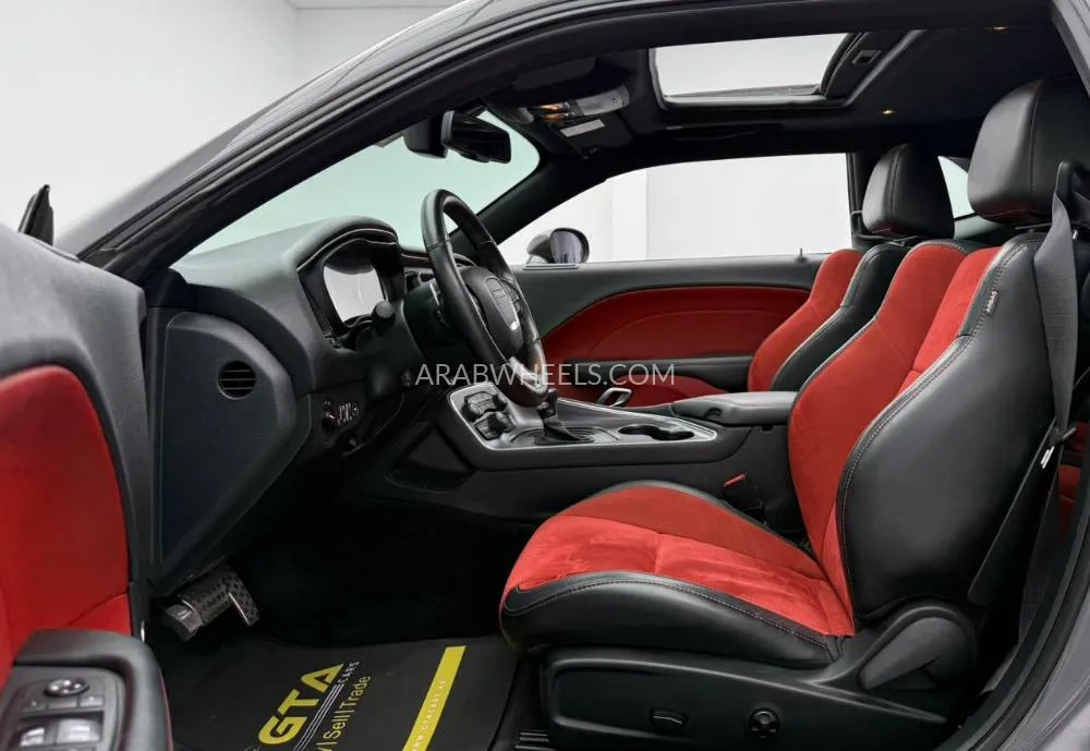 دودج تشالينجر 2018 for Sale in دبي Image-8