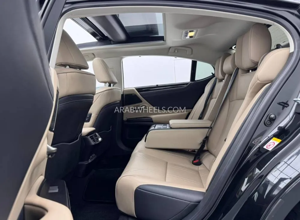 لكزس ES 2019 for Sale in دبي Image-13