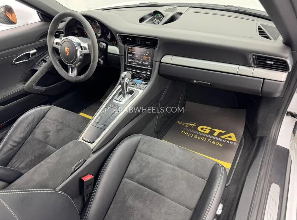 بورشه 911 2015 for Sale in دبي Image-15