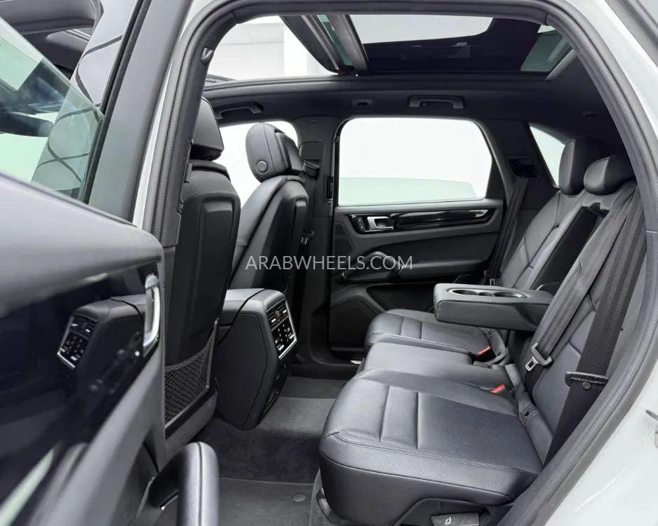 Porsche Cayenne 2022 for Sale in Dubai Image-17