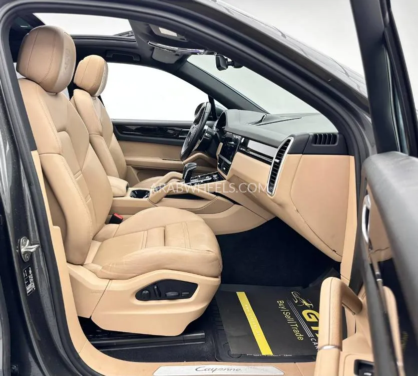 Porsche Cayenne 2022 for Sale in Dubai Image-17