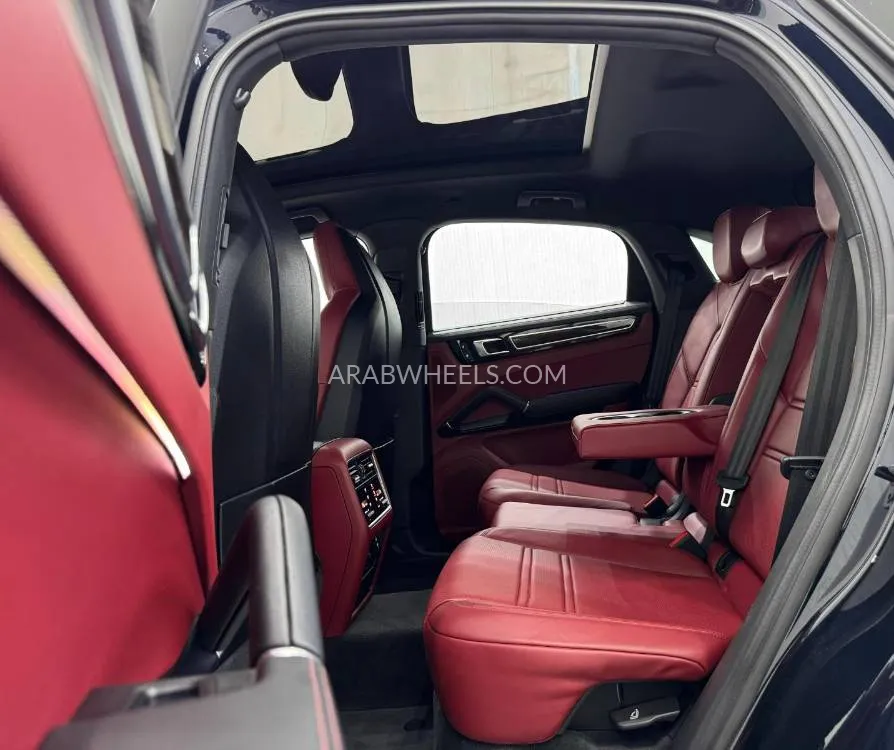 Porsche Cayenne 2022 for Sale in Dubai Image-16