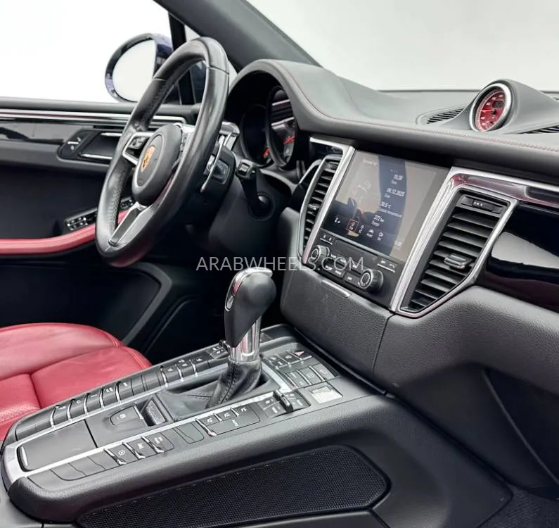 Porsche Macan 2018 for Sale in Dubai Image-12