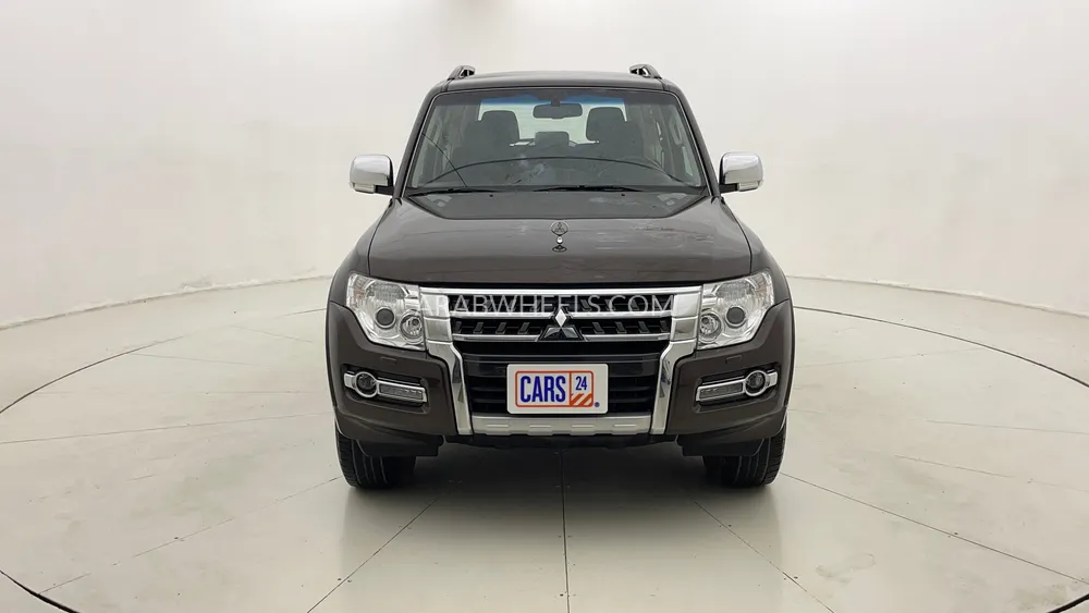 Mitsubishi Pajero 2017 for Sale in Dubai Image-8