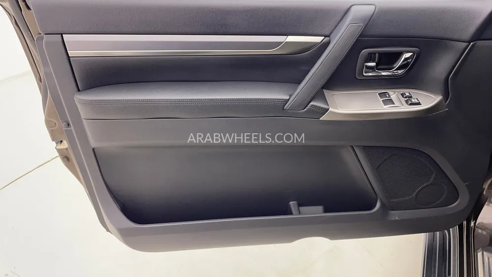 Mitsubishi Pajero 2017 for Sale in Dubai Image-19