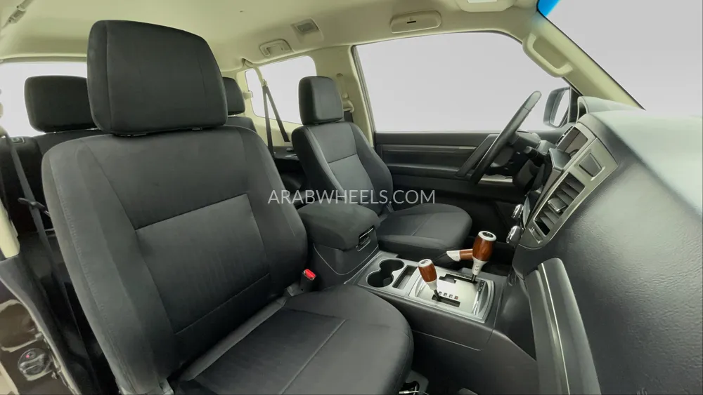 Mitsubishi Pajero 2017 for Sale in Dubai Image-23