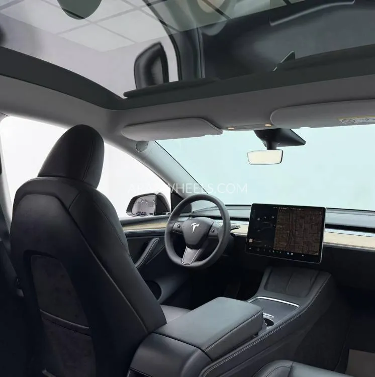 Tesla Model Y 2024 for Sale in Dubai Image-12