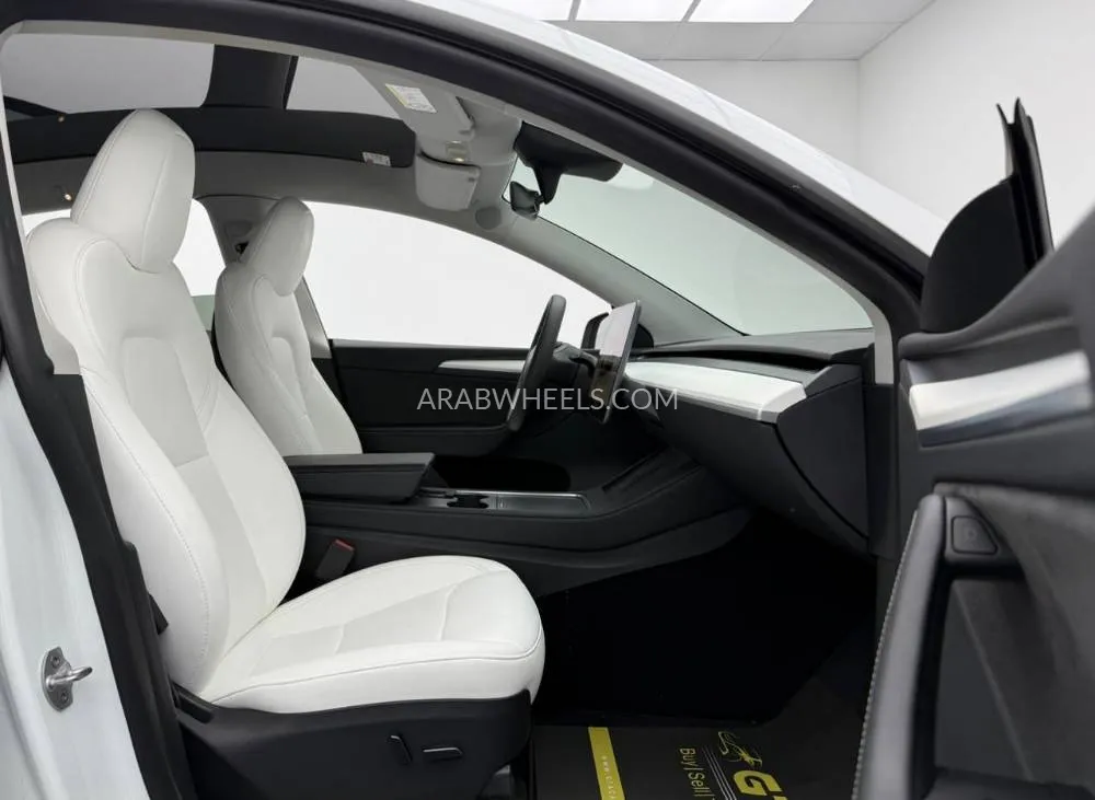 Tesla Model Y 2023 for Sale in Dubai Image-9