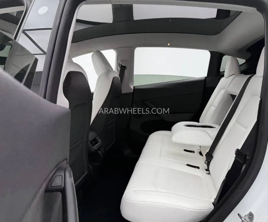 Tesla Model Y 2023 for Sale in Dubai Image-17
