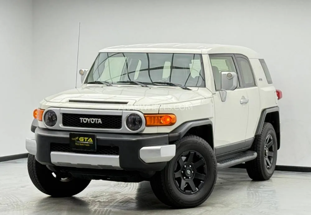 Toyota FJ Cruiser 2018 for Sale in Dubai Image-3