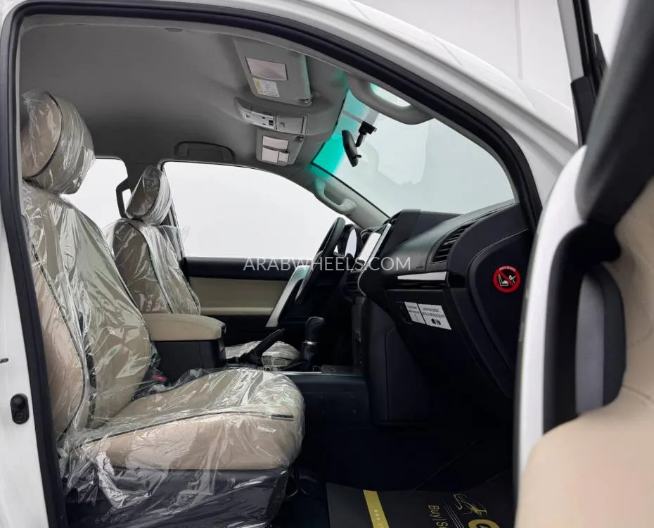 Toyota Land Cruiser Prado 2018 for Sale in Dubai Image-12