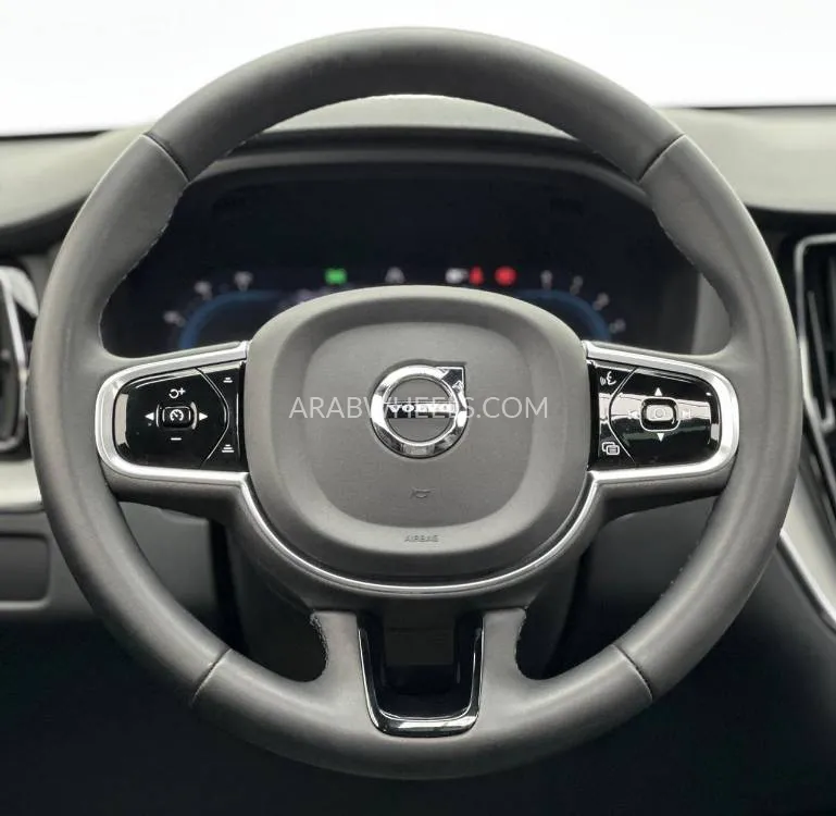 فولفو إكس سي 60 2023 for Sale in دبي Image-9