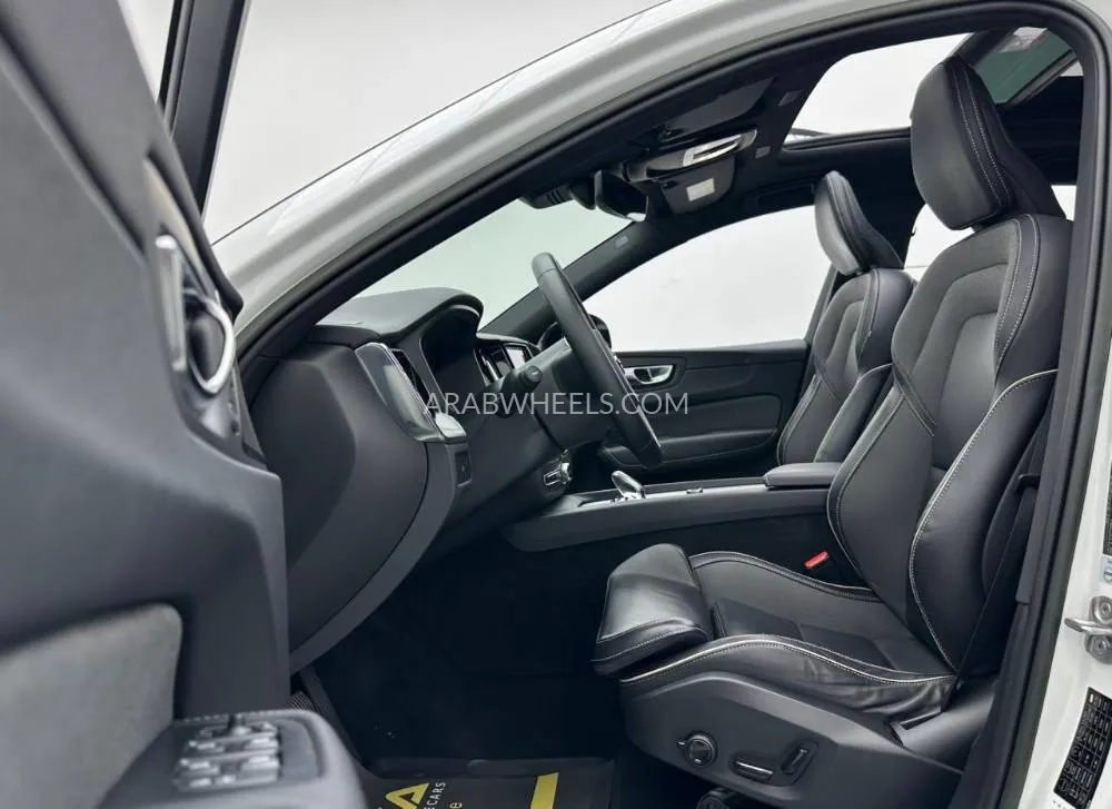 فولفو إكس سي 60 2023 for Sale in دبي Image-11