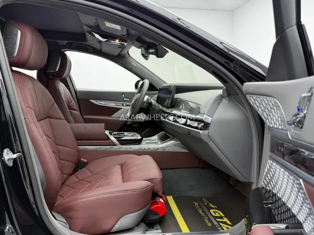 بي إم دبليو الفئة السابعة 2025 for Sale in دبي Image-15