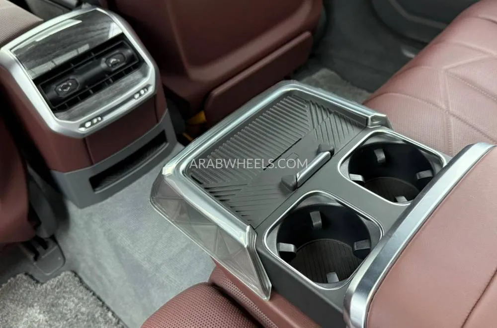 بي إم دبليو الفئة السابعة 2025 for Sale in دبي Image-18