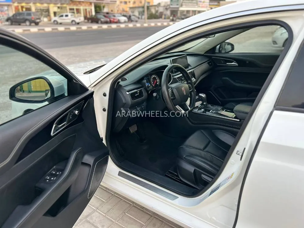 Hongqi H5 2019 for Sale in Ras Al Khaimah Image-9