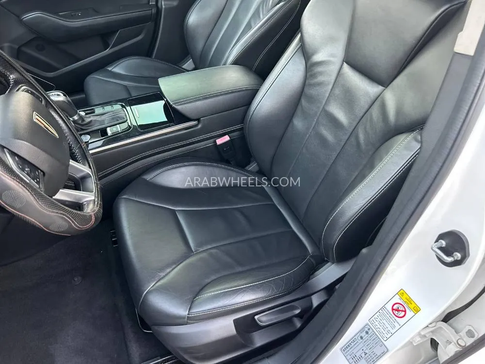 Hongqi H5 2019 for Sale in Ras Al Khaimah Image-12
