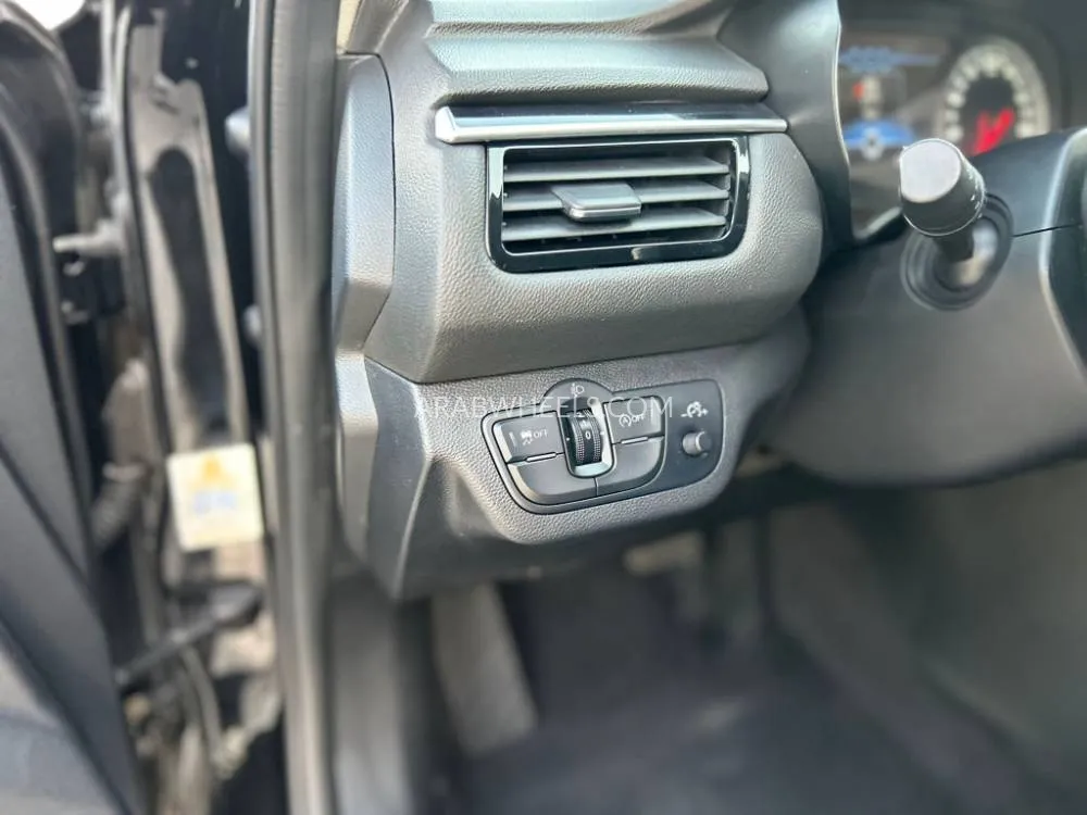 Hongqi H5 2019 for Sale in Ras Al Khaimah Image-12