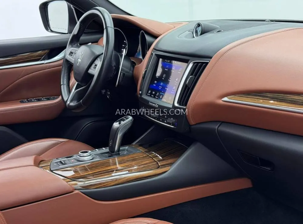 مازيراتي ليفانتي 2019 for Sale in دبي Image-16