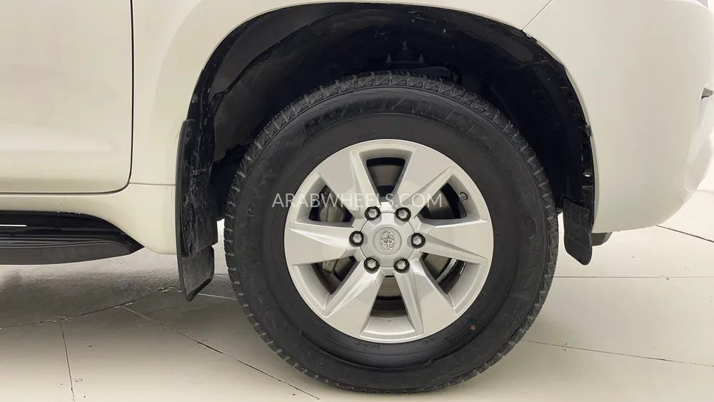 Toyota Land Cruiser Prado 2023 for Sale in Dubai Image-10