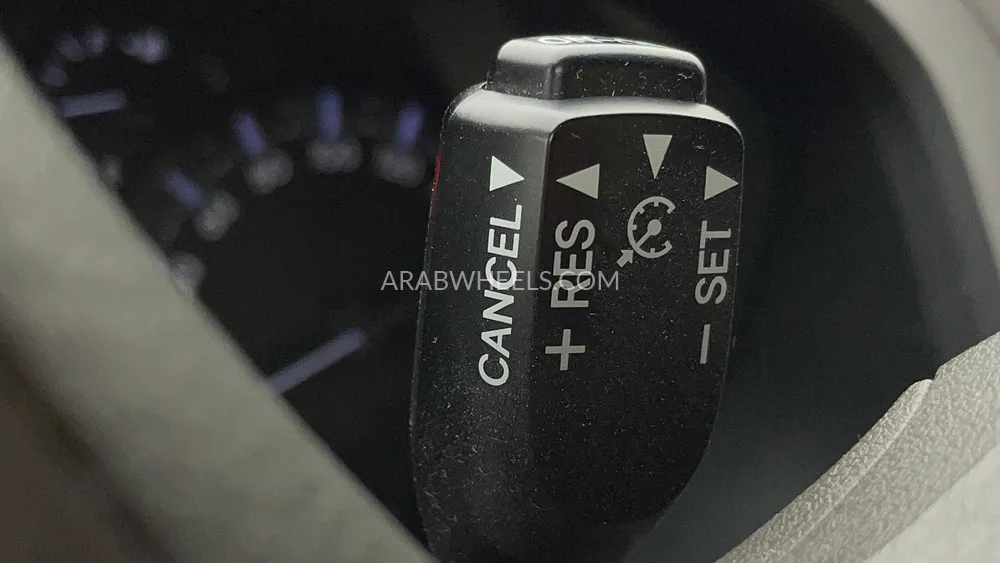 Toyota Land Cruiser Prado 2023 for Sale in Dubai Image-19