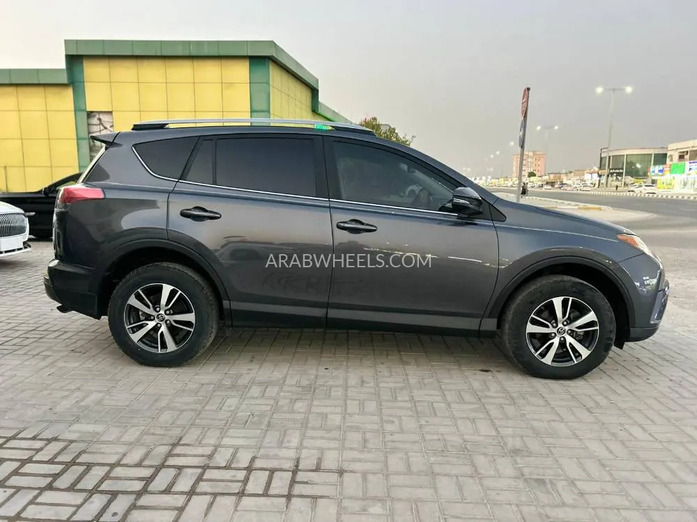 تويوتا راف 4 2018 for Sale in رأس الخيمة Image-7