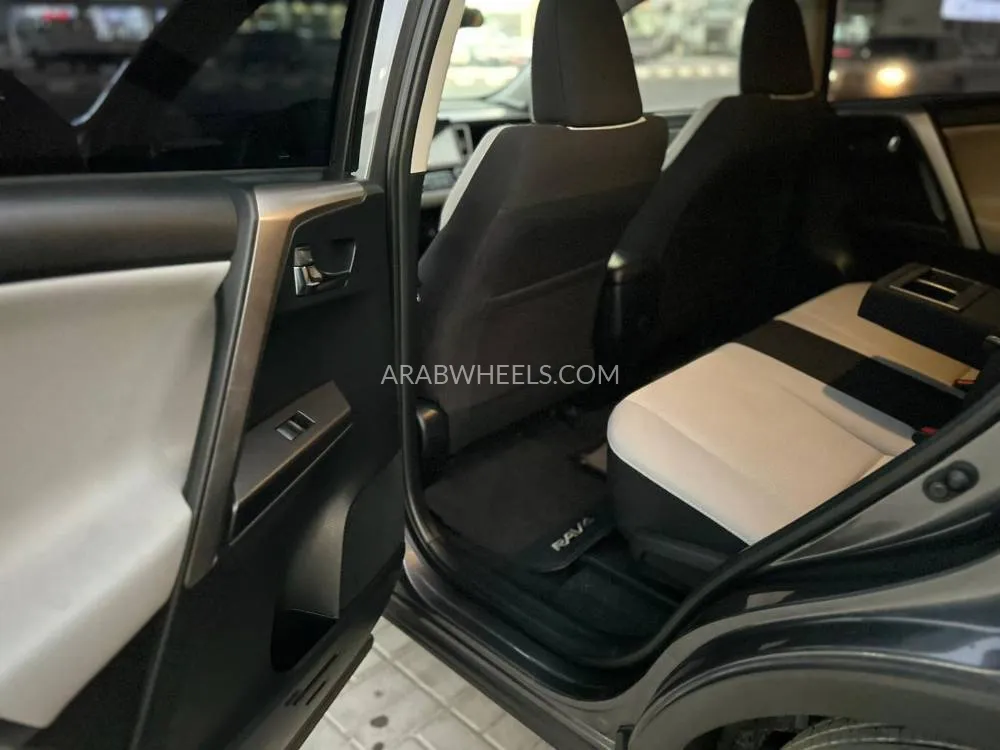 تويوتا راف 4 2018 for Sale in رأس الخيمة Image-15