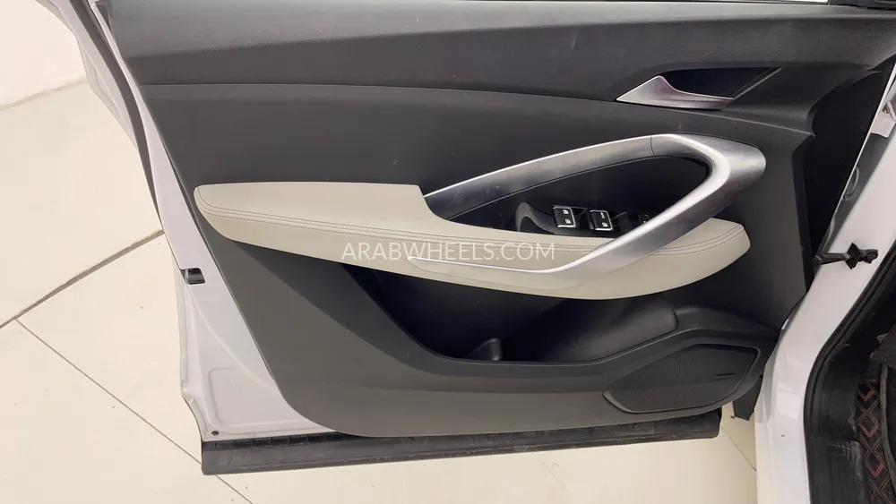 Chevrolet Captiva 2023 for Sale in Dubai Image-19