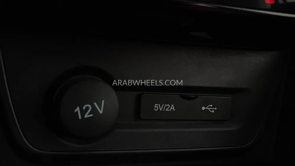 Chevrolet Captiva 2023 for Sale in Dubai Image-46