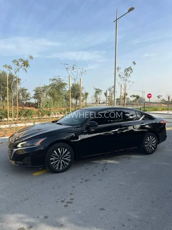 Nissan Altima 2023 for Sale in Ajman Image-3