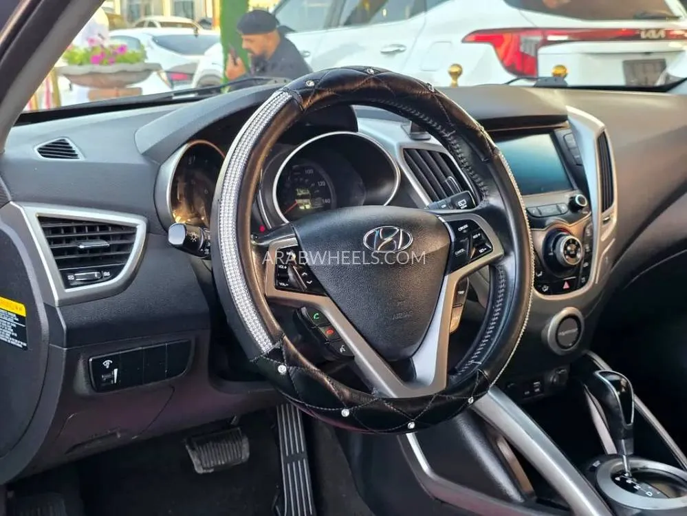 Hyundai Veloster 2017 for Sale in Sharjah Image-7