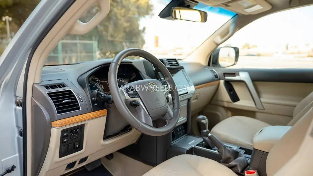 Toyota Land Cruiser Prado 2023 for Sale in Sharjah Image-15