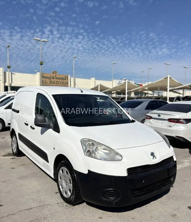 Peugeot Partner 2014 for Sale in Sharjah Image-2