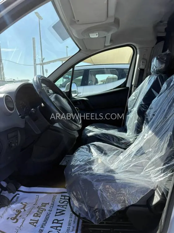 Peugeot Partner 2014 for Sale in Sharjah Image-11