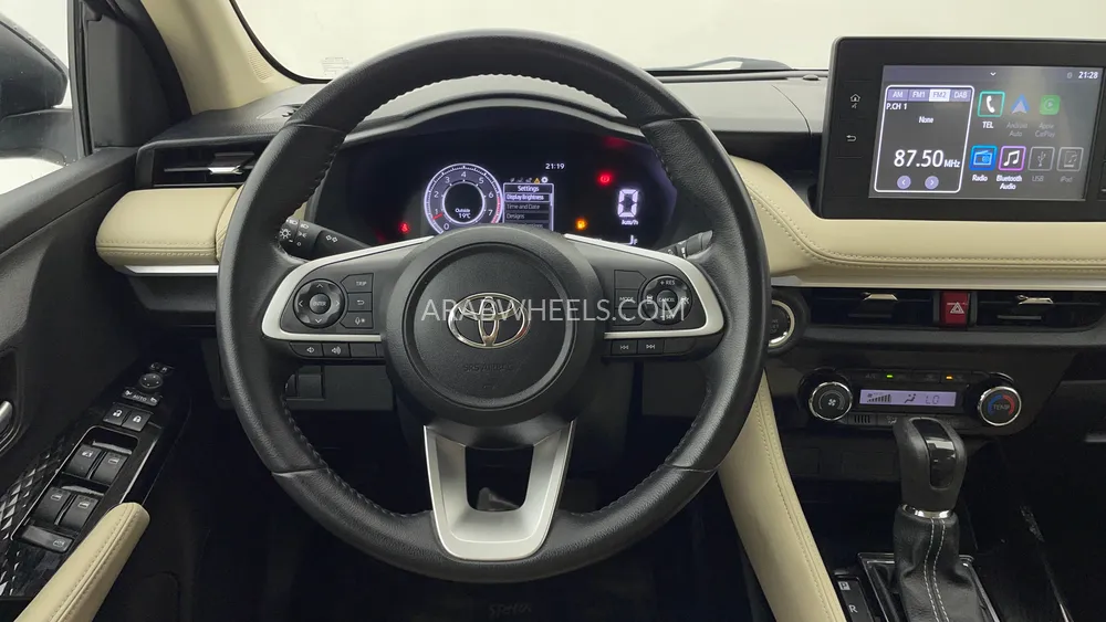 تويوتا يارس 2023 for Sale in دبي Image-17