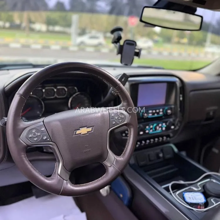 Chevrolet Silverado 2017 for Sale in Sharjah Image-4
