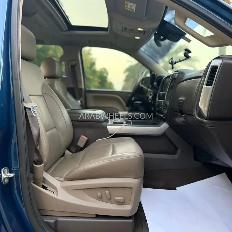 Chevrolet Silverado 2017 for Sale in Sharjah Image-9